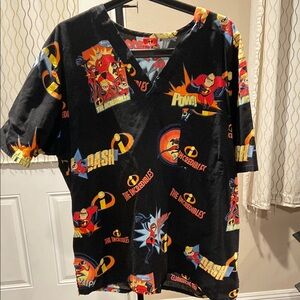 The Incredibles Scrub top in Sz.2xl